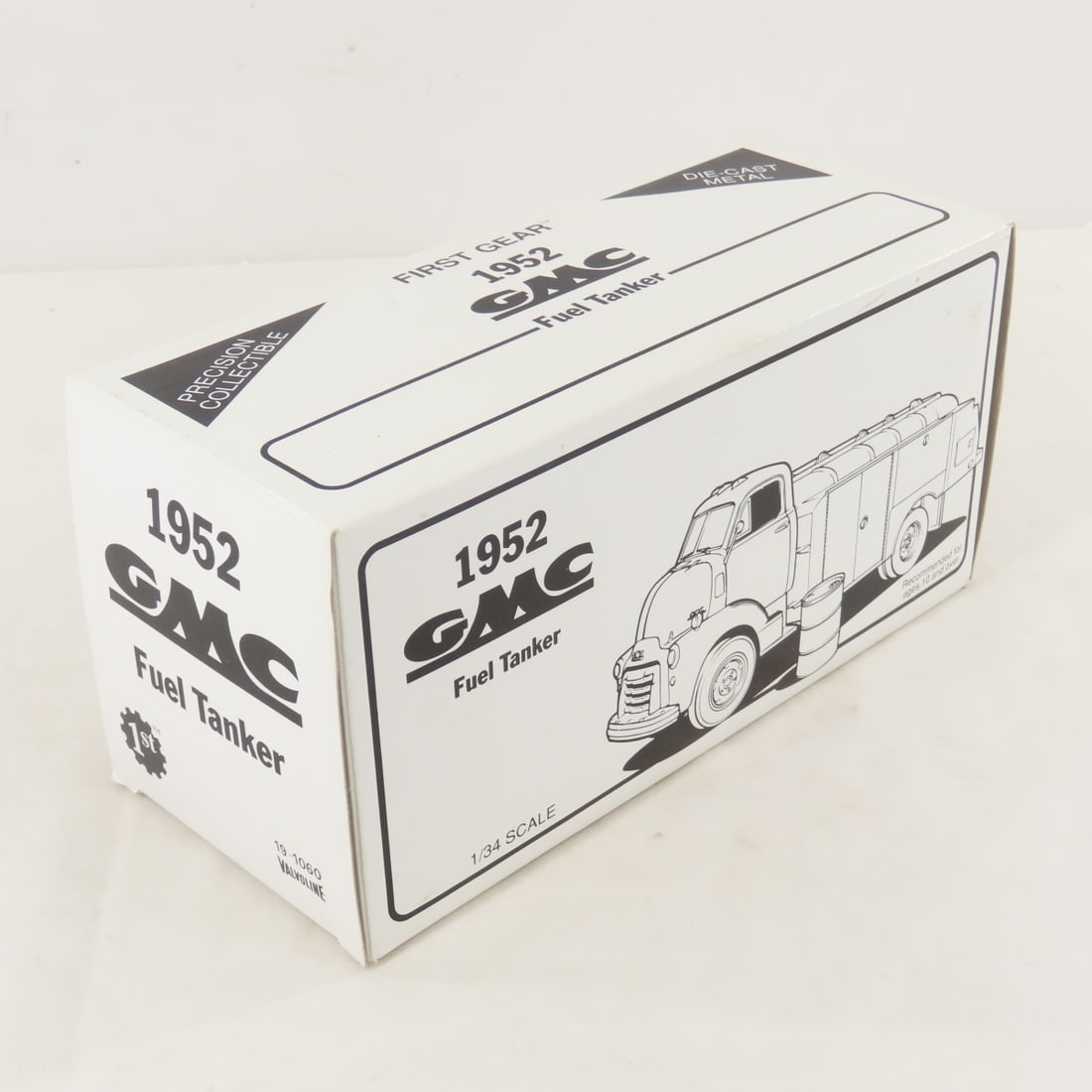 1st Gear 1:34 Valvoline GMC 1952 Fuel Tanker - 15