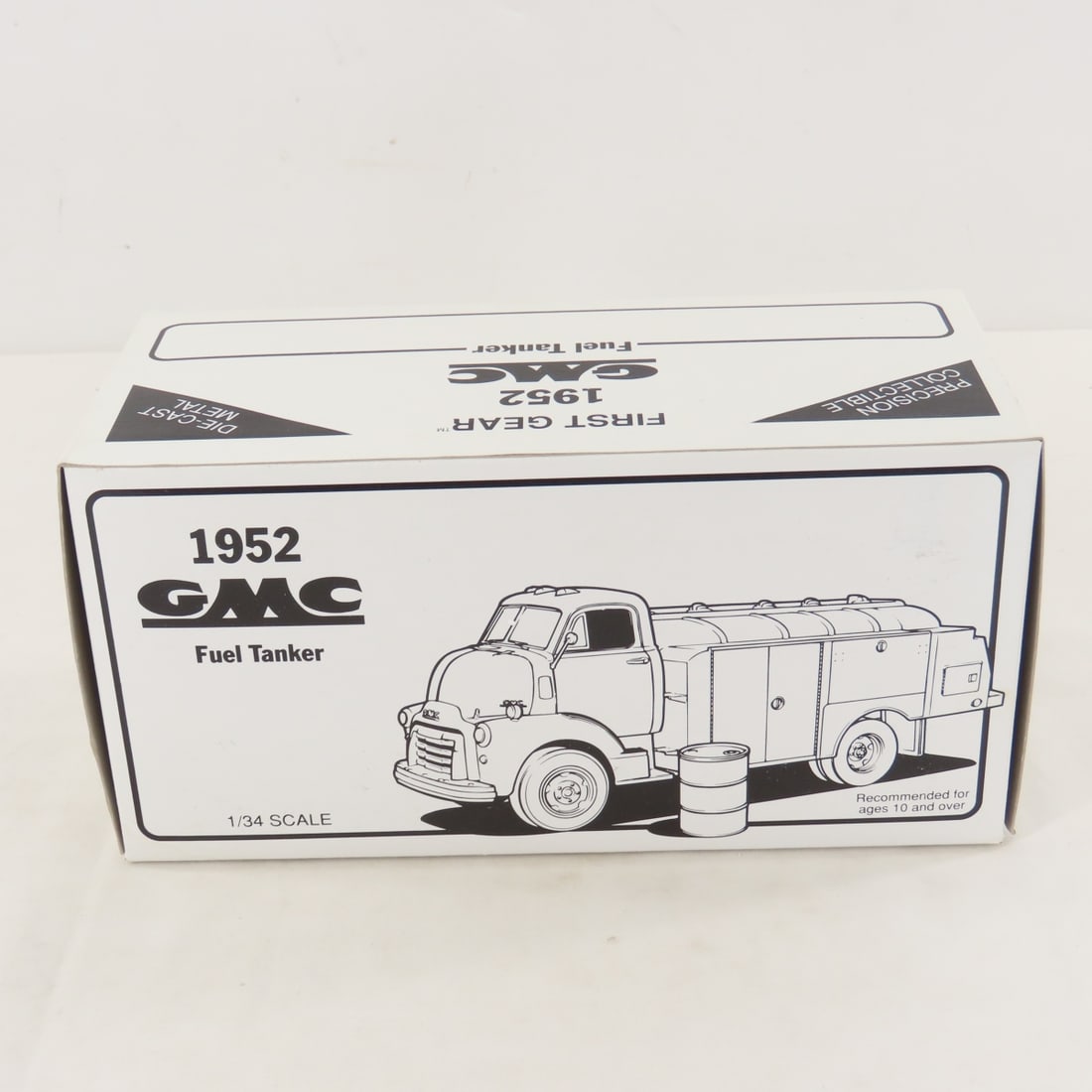 1st Gear 1:34 Valvoline GMC 1952 Fuel Tanker - 16