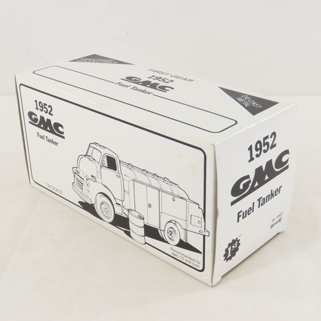1st Gear 1:34 Valvoline GMC 1952 Fuel Tanker - 17