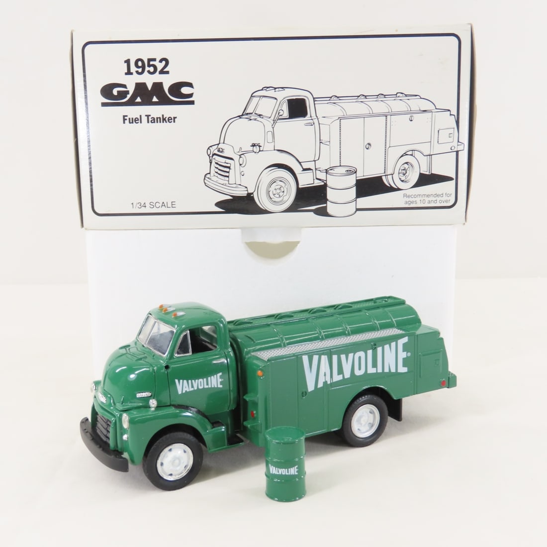 1st Gear 1:34 Valvoline GMC 1952 Fuel Tanker: 1st Gear 1:34 Valvoline GMC 1952 Fuel Tanker - Diecast Metal 19-1060. LOT SIZE: 8x5x4" 2 LBS All information and photos, which are part of the description, are intended to be as accurate as