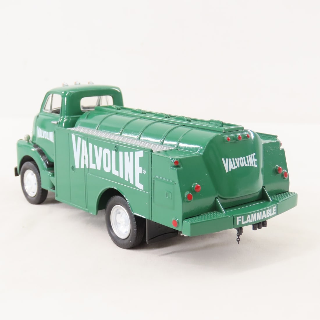 1st Gear 1:34 Valvoline GMC 1952 Fuel Tanker - 3