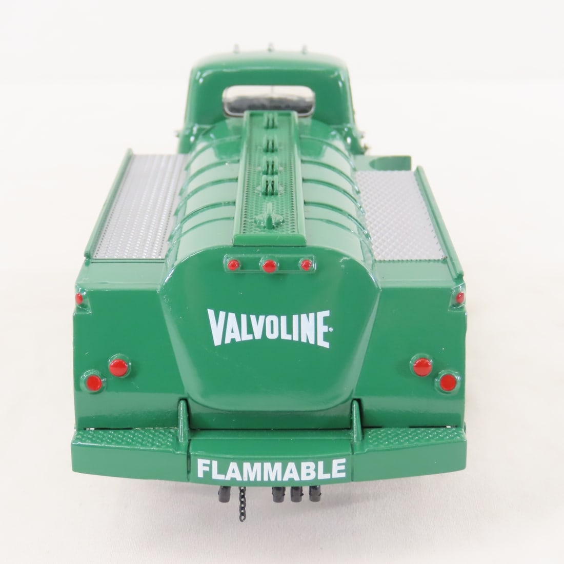 1st Gear 1:34 Valvoline GMC 1952 Fuel Tanker - 4
