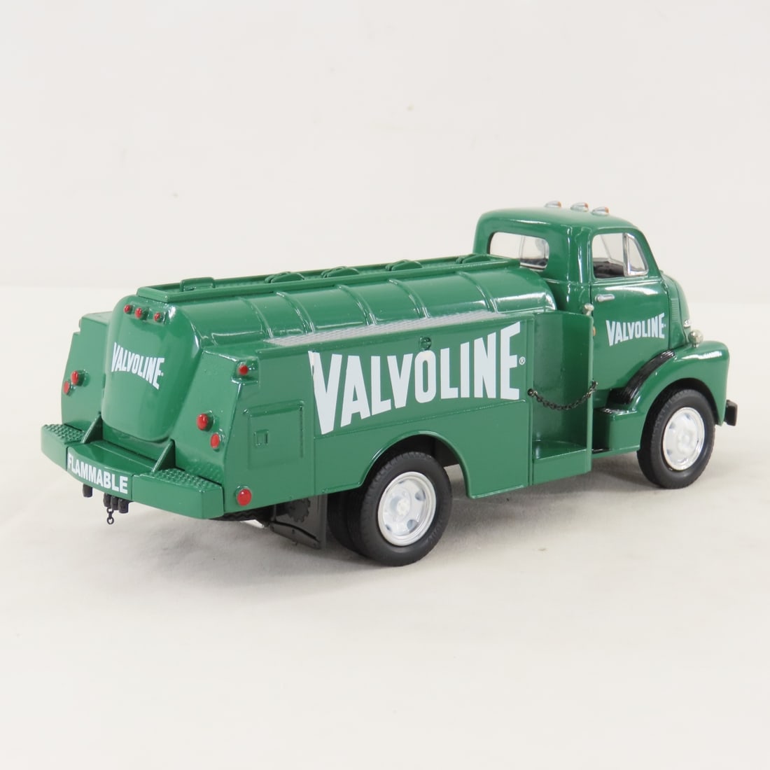 1st Gear 1:34 Valvoline GMC 1952 Fuel Tanker - 5