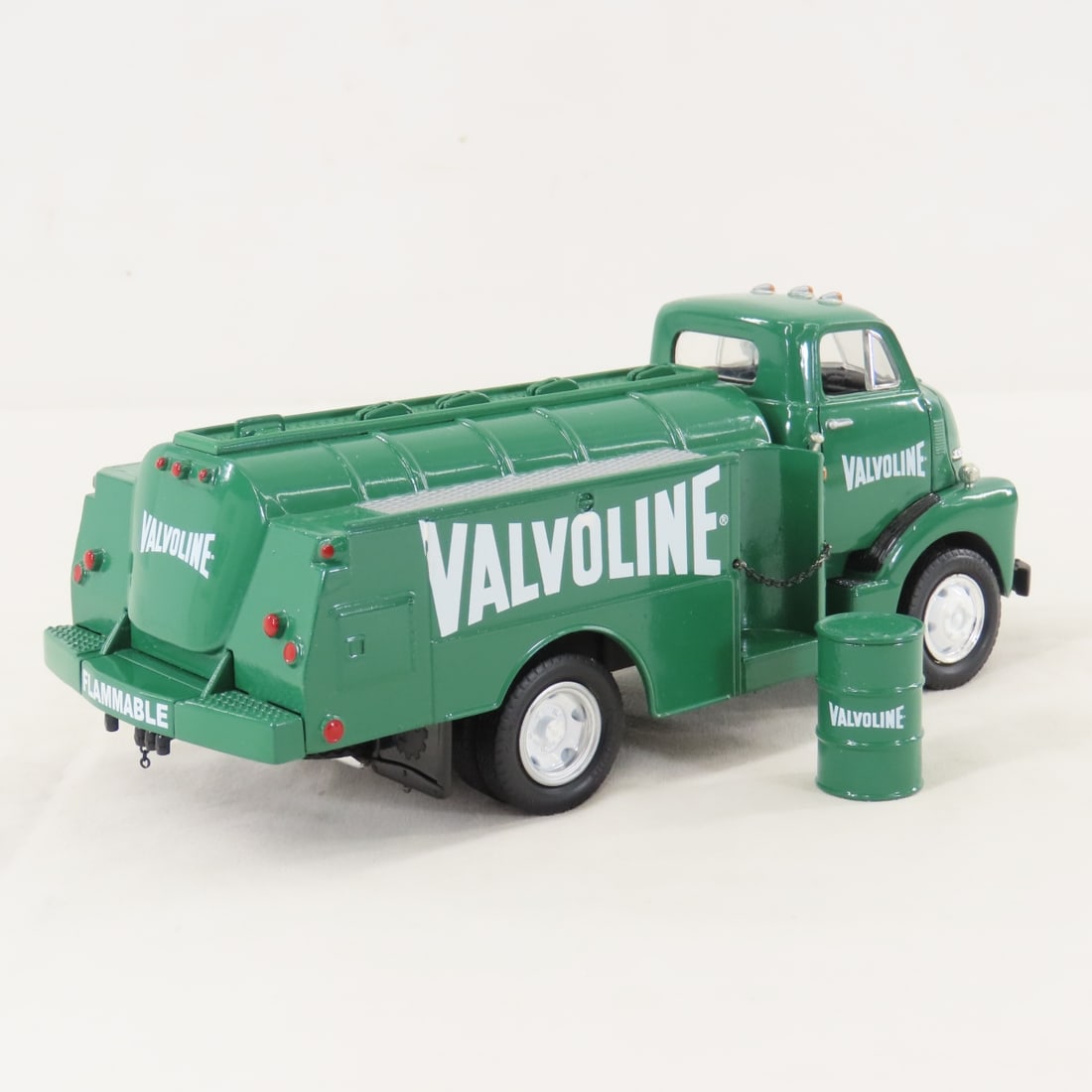 1st Gear 1:34 Valvoline GMC 1952 Fuel Tanker - 6