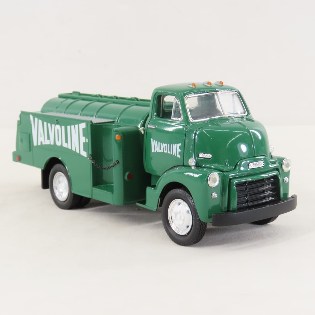 1st Gear 1:34 Valvoline GMC 1952 Fuel Tanker - 8