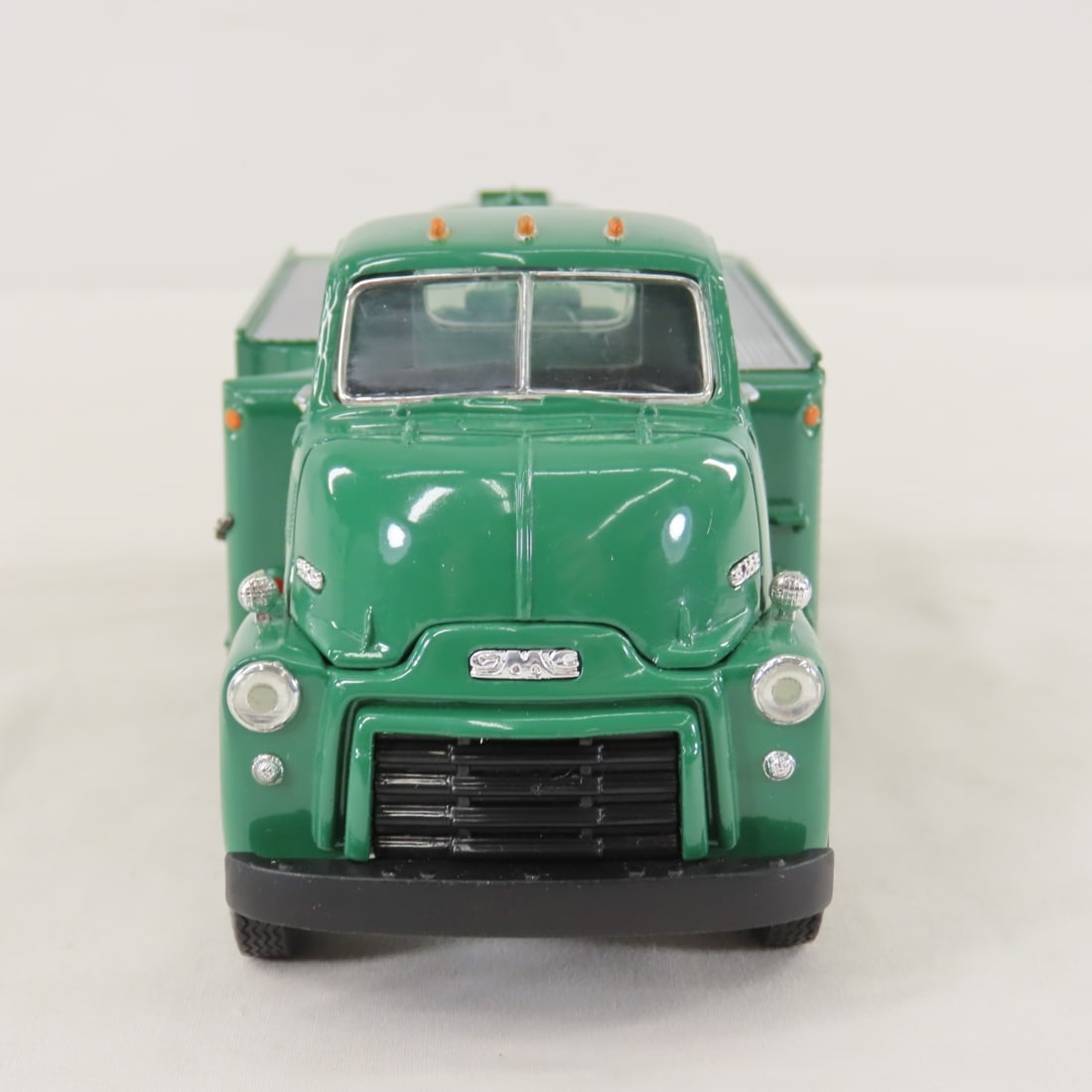 1st Gear 1:34 Valvoline GMC 1952 Fuel Tanker - 9