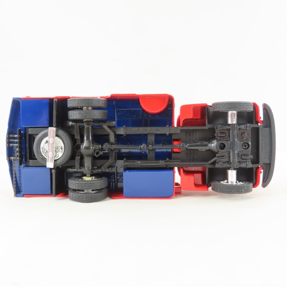 1st Gear 1:34 Mobil Lube GMC 1952 Fuel Tanker - 10