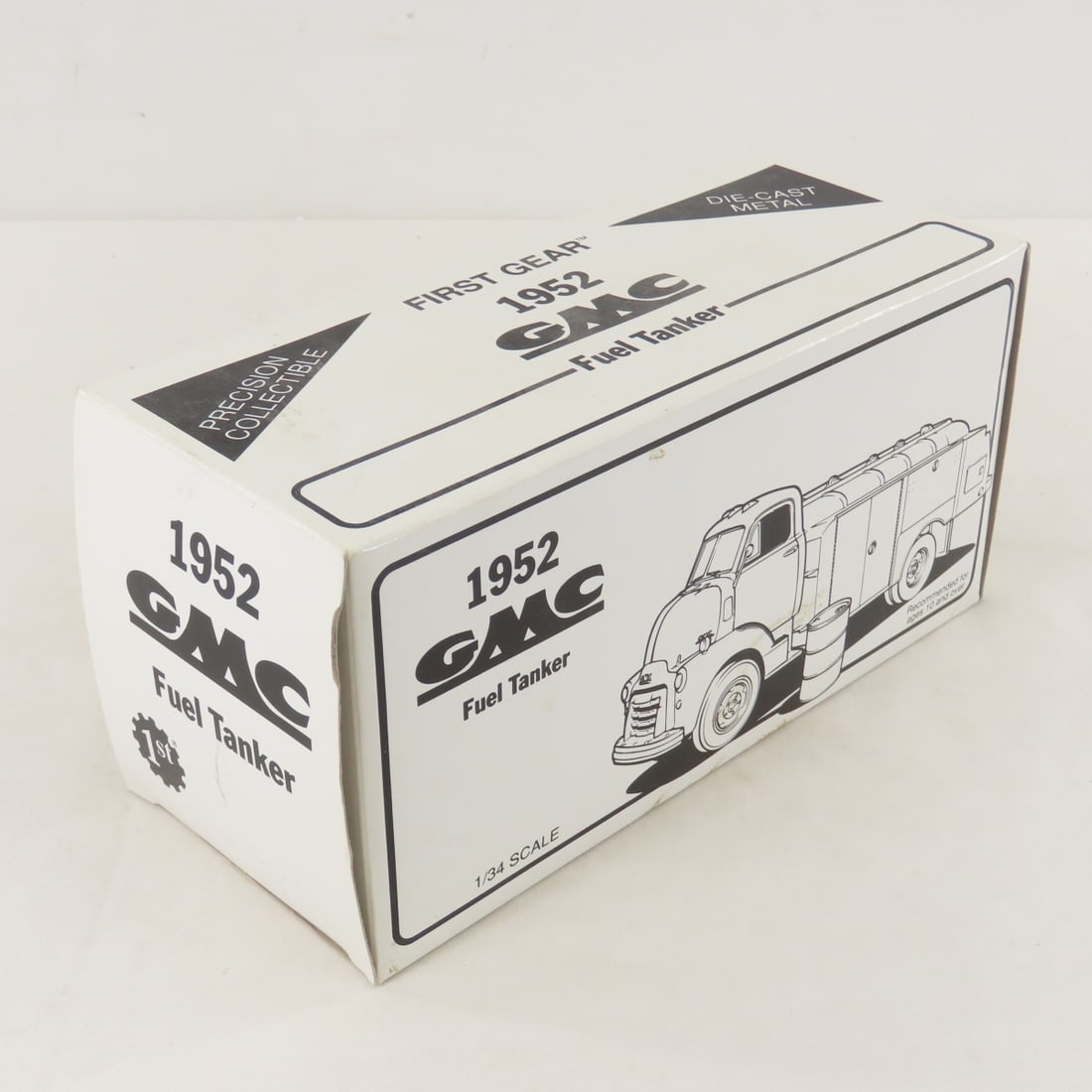 1st Gear 1:34 Mobil Lube GMC 1952 Fuel Tanker - 14