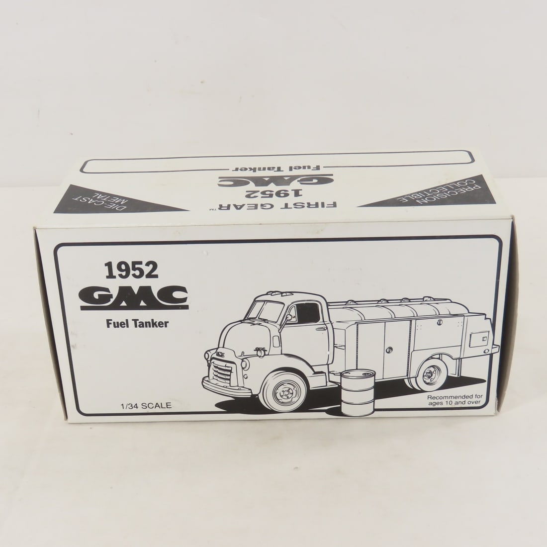 1st Gear 1:34 Mobil Lube GMC 1952 Fuel Tanker - 15