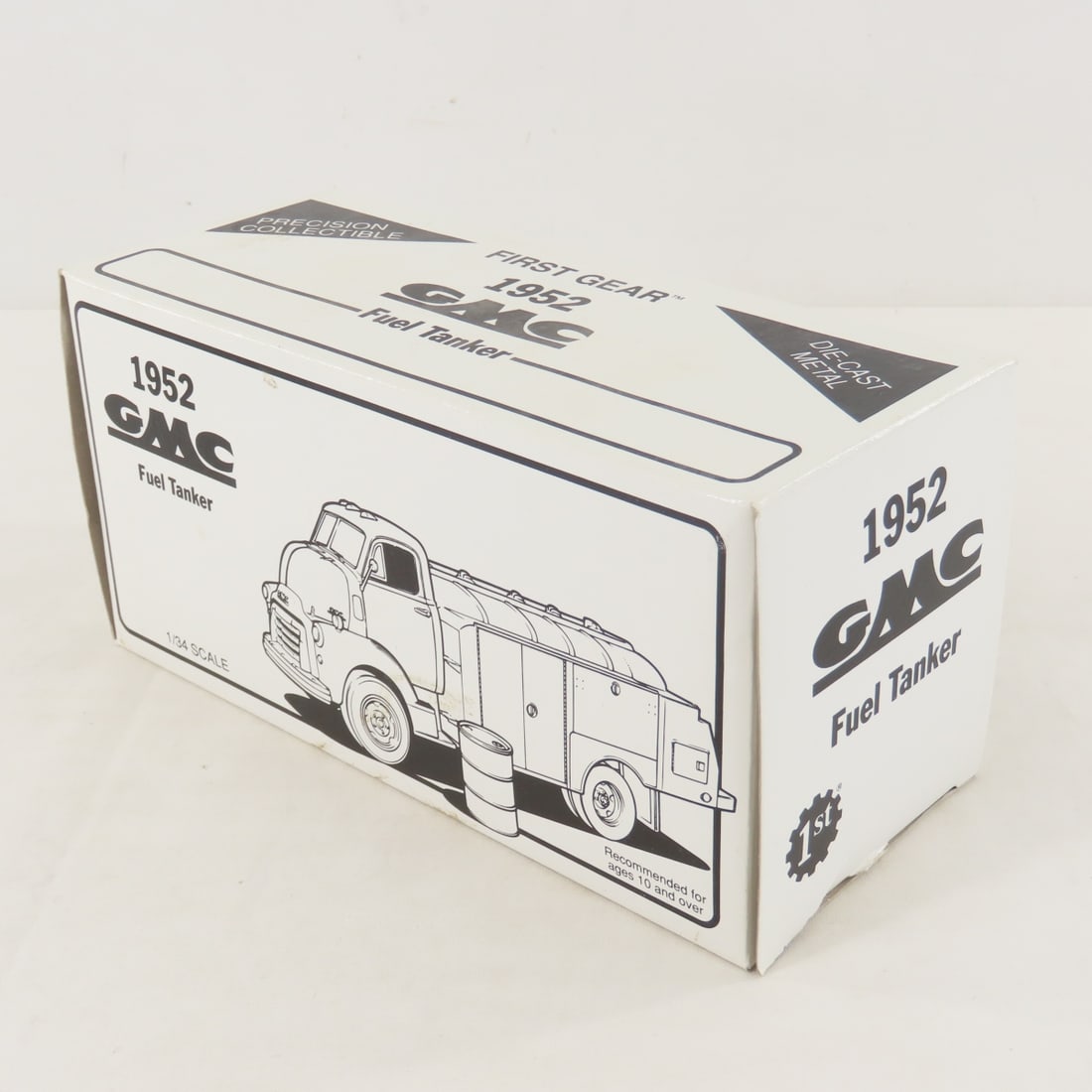 1st Gear 1:34 Mobil Lube GMC 1952 Fuel Tanker - 16