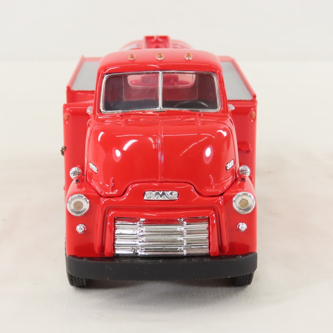 1st Gear 1:34 Mobil Lube GMC 1952 Fuel Tanker - 8