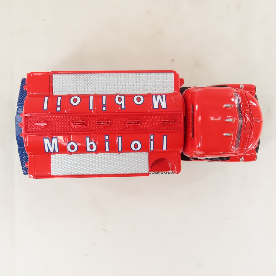 1st Gear 1:34 Mobil Lube GMC 1952 Fuel Tanker - 9