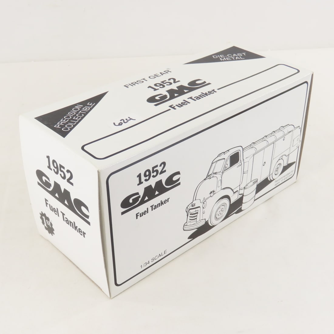 1st Gear 1:34 Cities Service GMC 1952 Fuel Tanker - 14