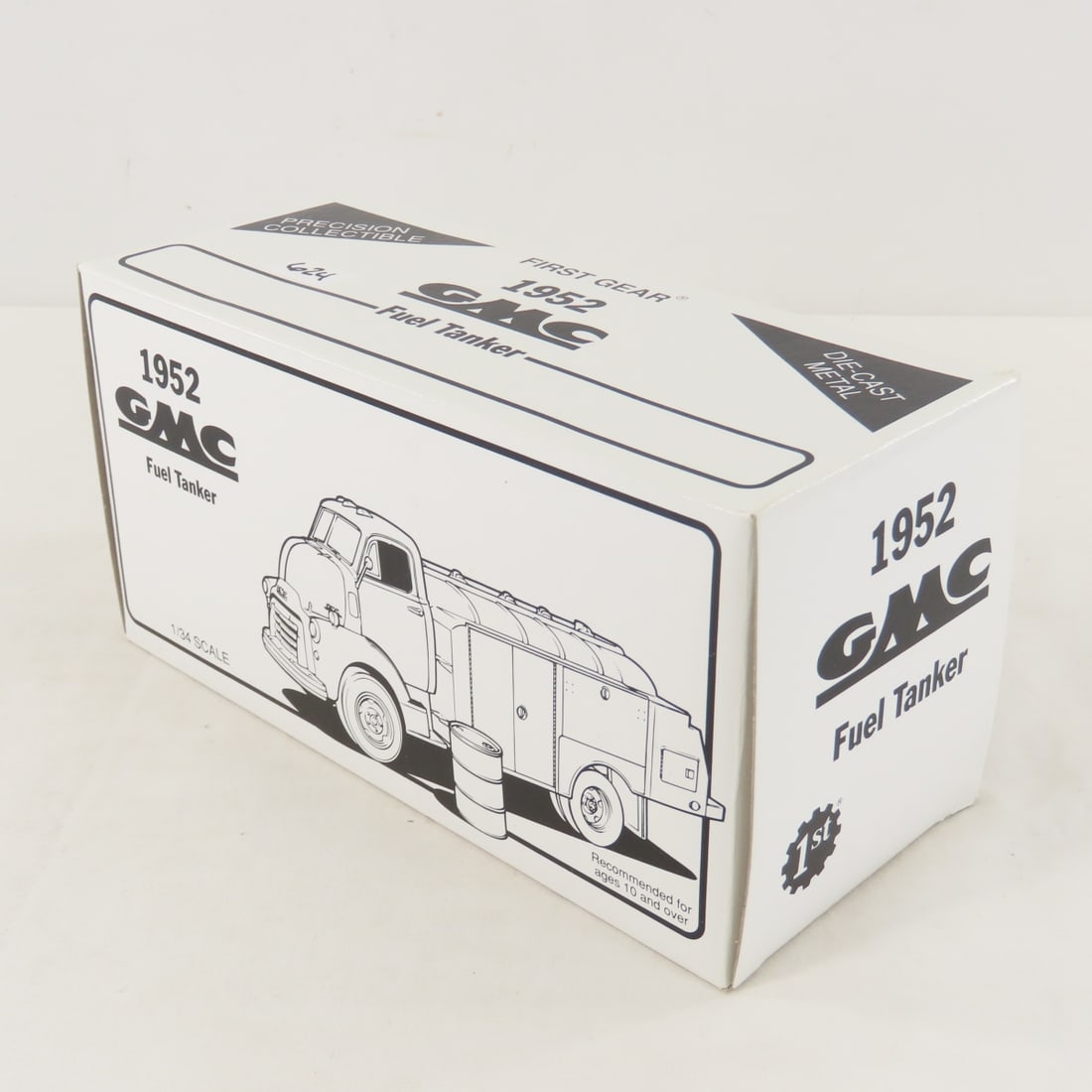 1st Gear 1:34 Cities Service GMC 1952 Fuel Tanker - 16