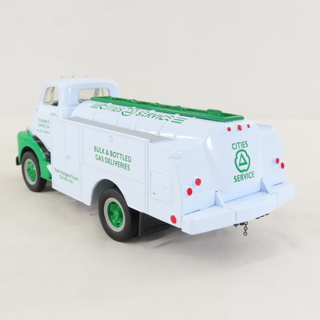 1st Gear 1:34 Cities Service GMC 1952 Fuel Tanker - 3