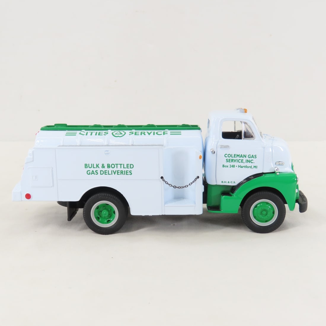 1st Gear 1:34 Cities Service GMC 1952 Fuel Tanker - 6