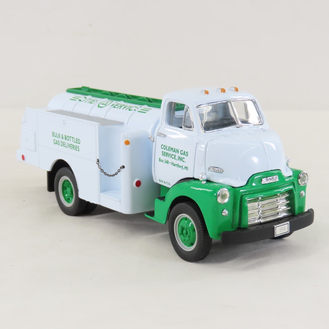 1st Gear 1:34 Cities Service GMC 1952 Fuel Tanker - 7