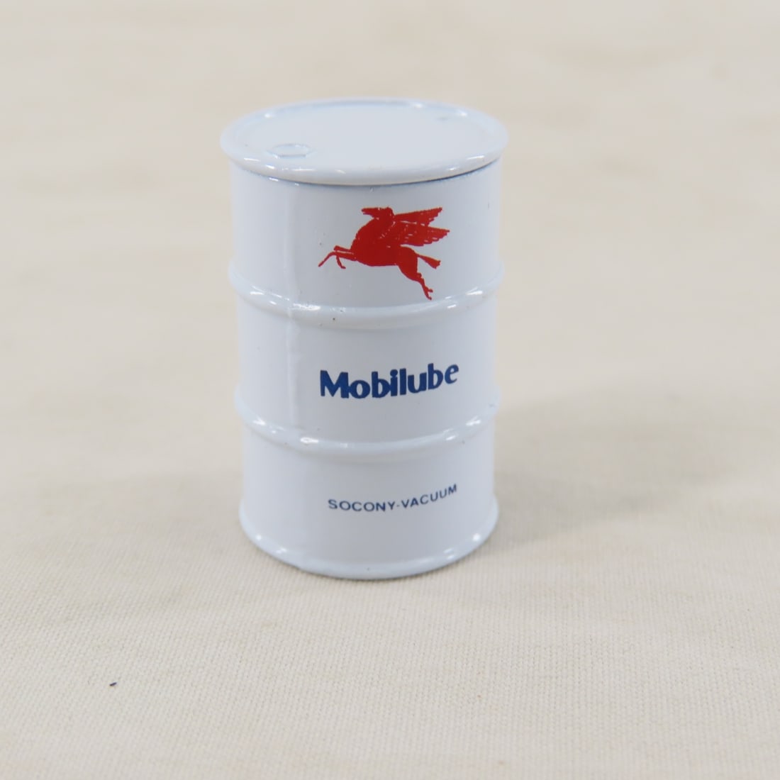 1st Gear 1:34 Mobil Lube GMC 1952 Fuel Tanker - 12