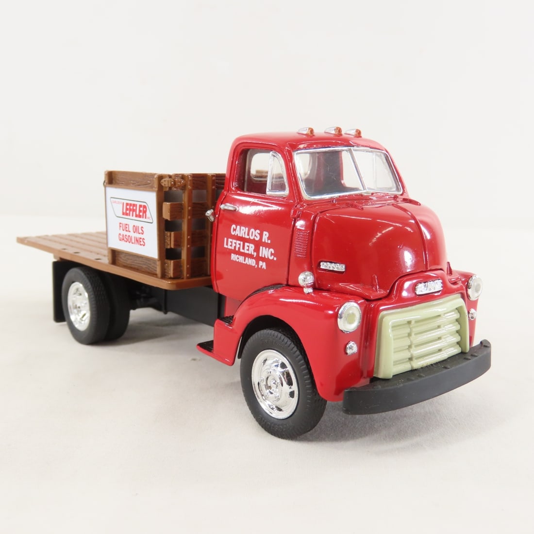 1st Gear 1:34 Carlos Leffler 1952 GMC Stake Truck - 7