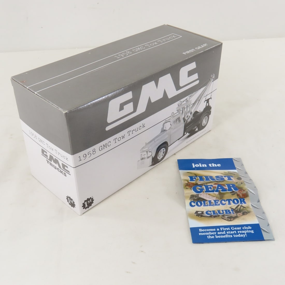 1st Gear 1:34 Diecast Chevrolet 1958 GMC Tow Truck - 13