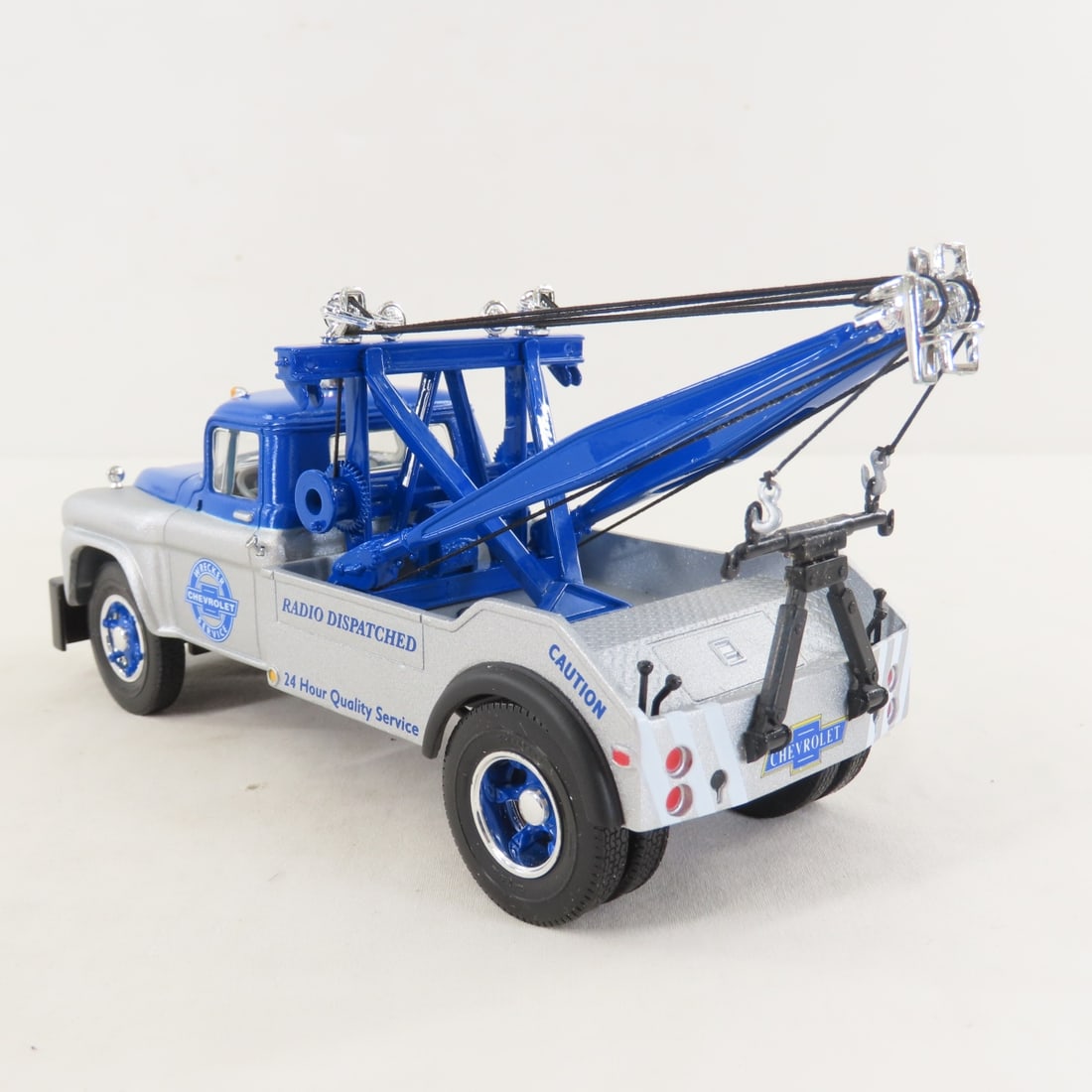 1st Gear 1:34 Diecast Chevrolet 1958 GMC Tow Truck - 3