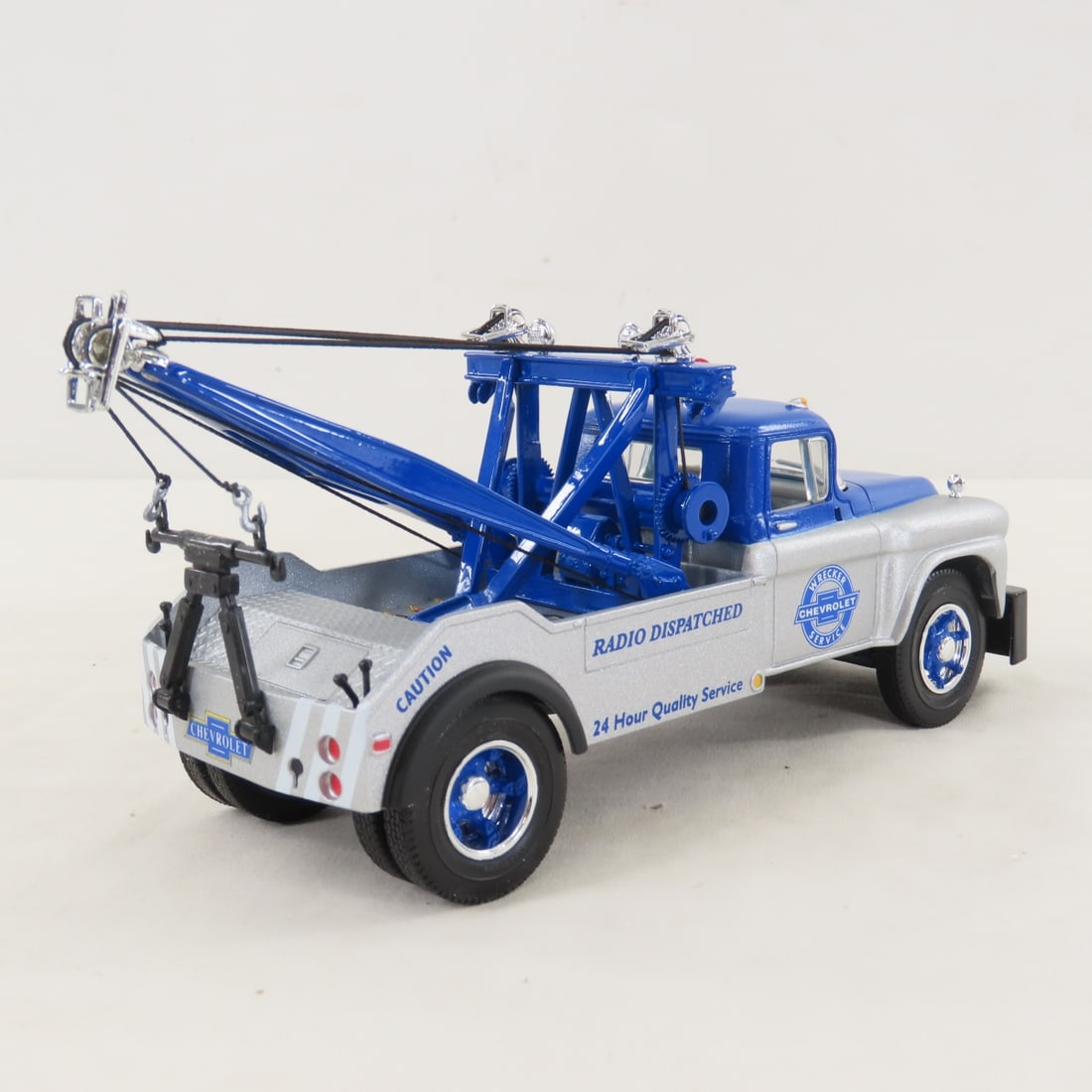 1st Gear 1:34 Diecast Chevrolet 1958 GMC Tow Truck - 5