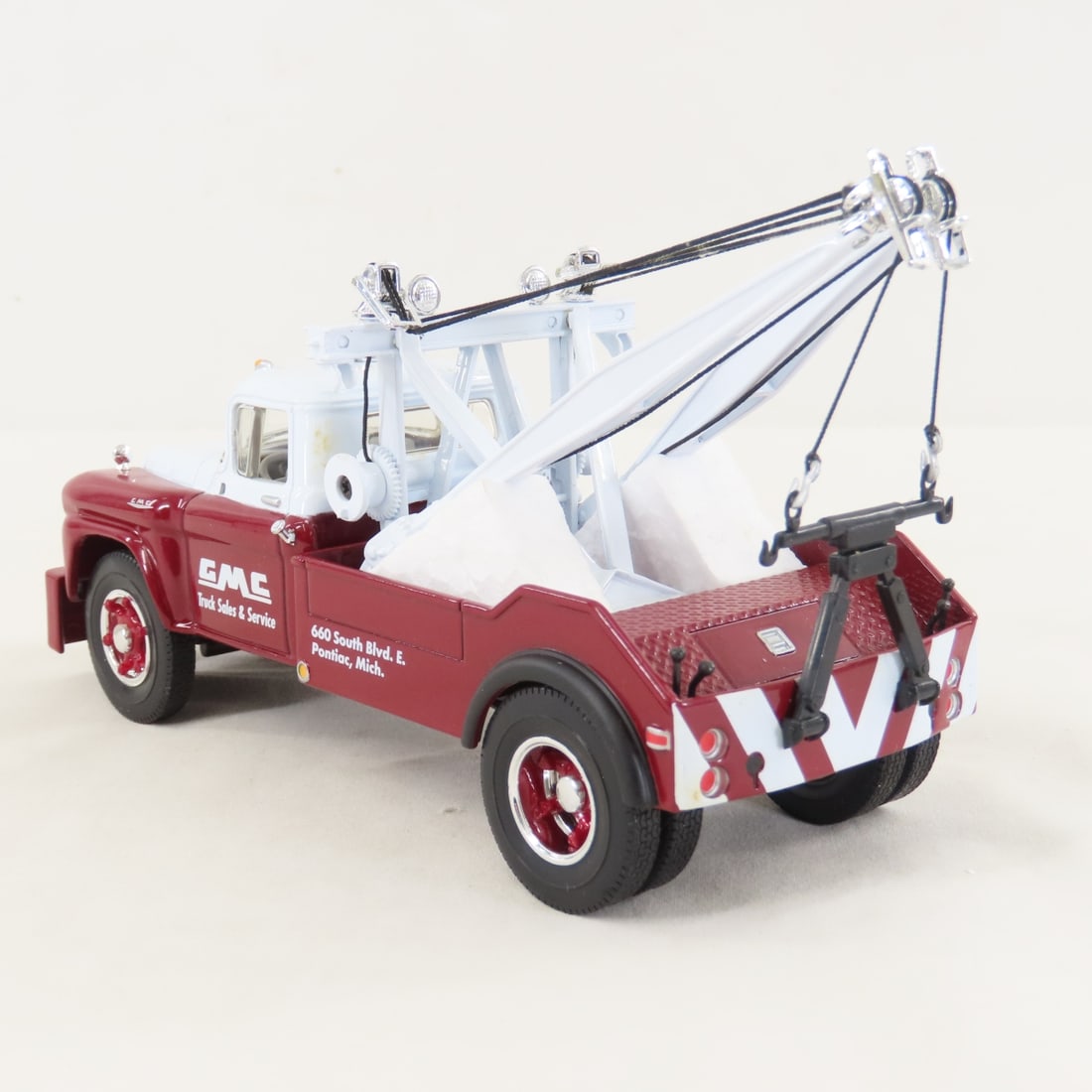1st Gear 1:34 Diecast Wrecker 1958 GMC Tow Truck - 3