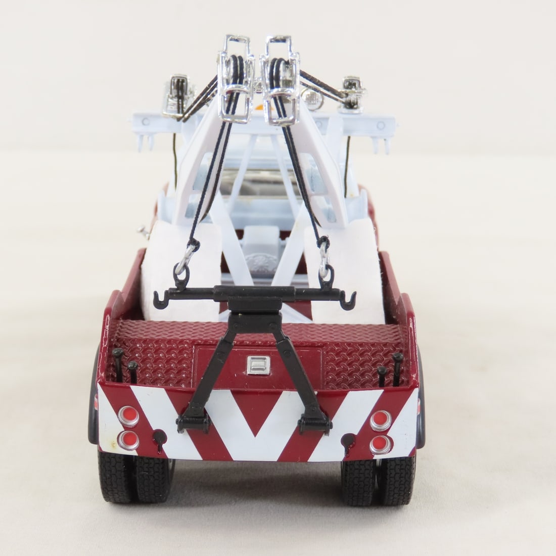 1st Gear 1:34 Diecast Wrecker 1958 GMC Tow Truck - 4