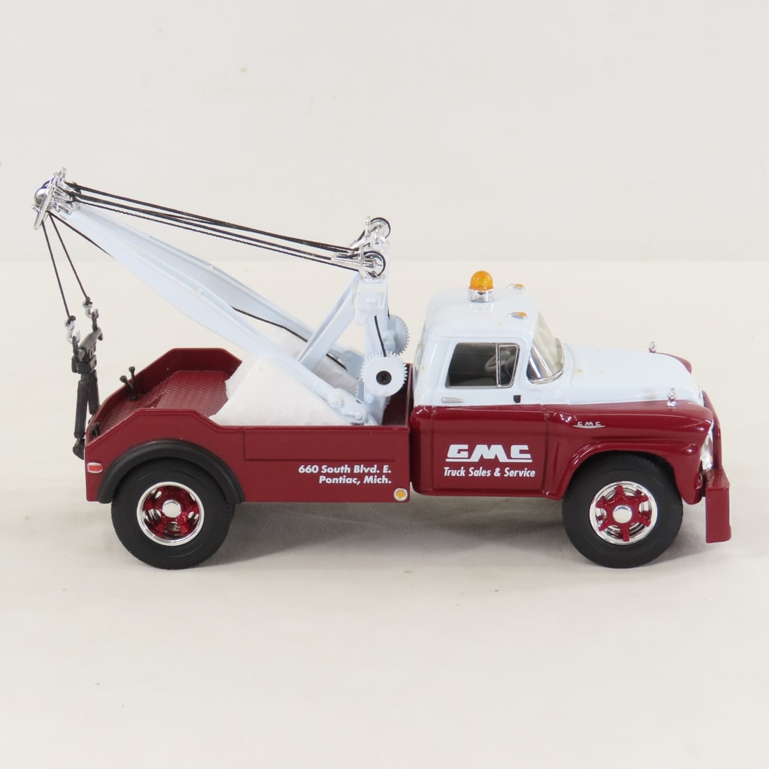 1st Gear 1:34 Diecast Wrecker 1958 GMC Tow Truck - 6