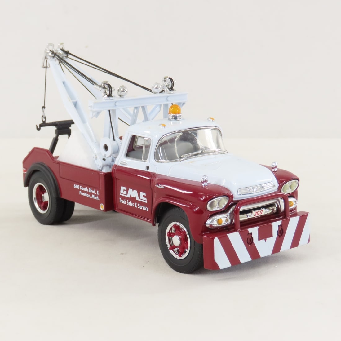 1st Gear 1:34 Diecast Wrecker 1958 GMC Tow Truck - 7