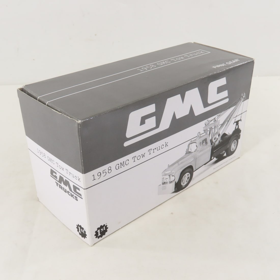 1st Gear 1:34 1958 GMC 1st Gear Tow Truck - 13