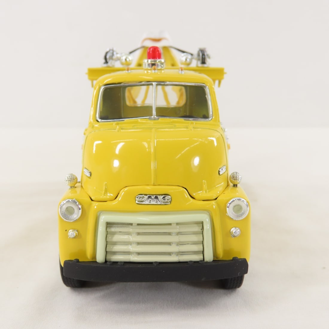 1st Gear 1:34 Spra Strip GMC Heavy Duty Wrecker - 8