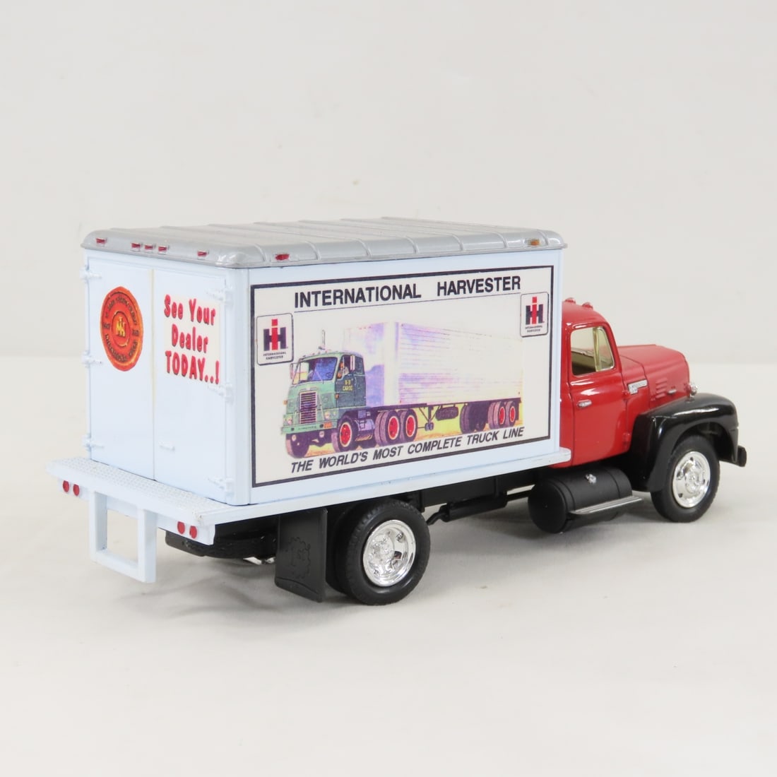 1st Gear IH Anniv 1957 INTL R190 w/Dry Goods Van - 5