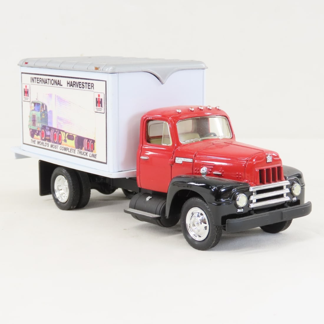 1st Gear IH Anniv 1957 INTL R190 w/Dry Goods Van - 7
