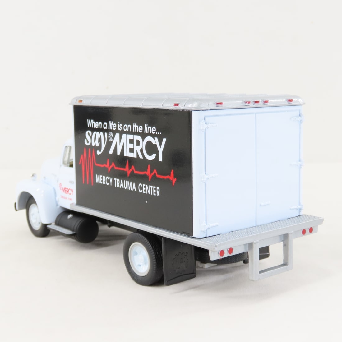 1st Gear Trauma Ctr 1957 INTL R190 w/Dry Goods Van - 3