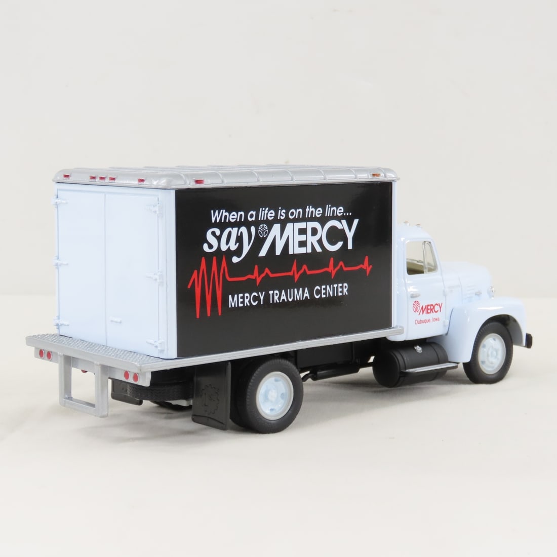 1st Gear Trauma Ctr 1957 INTL R190 w/Dry Goods Van - 5