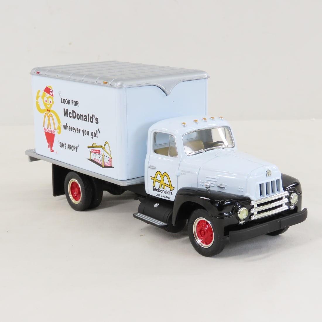 1st Gear McDonald's 1957INTL R190 w/Dry Goods Van - 7