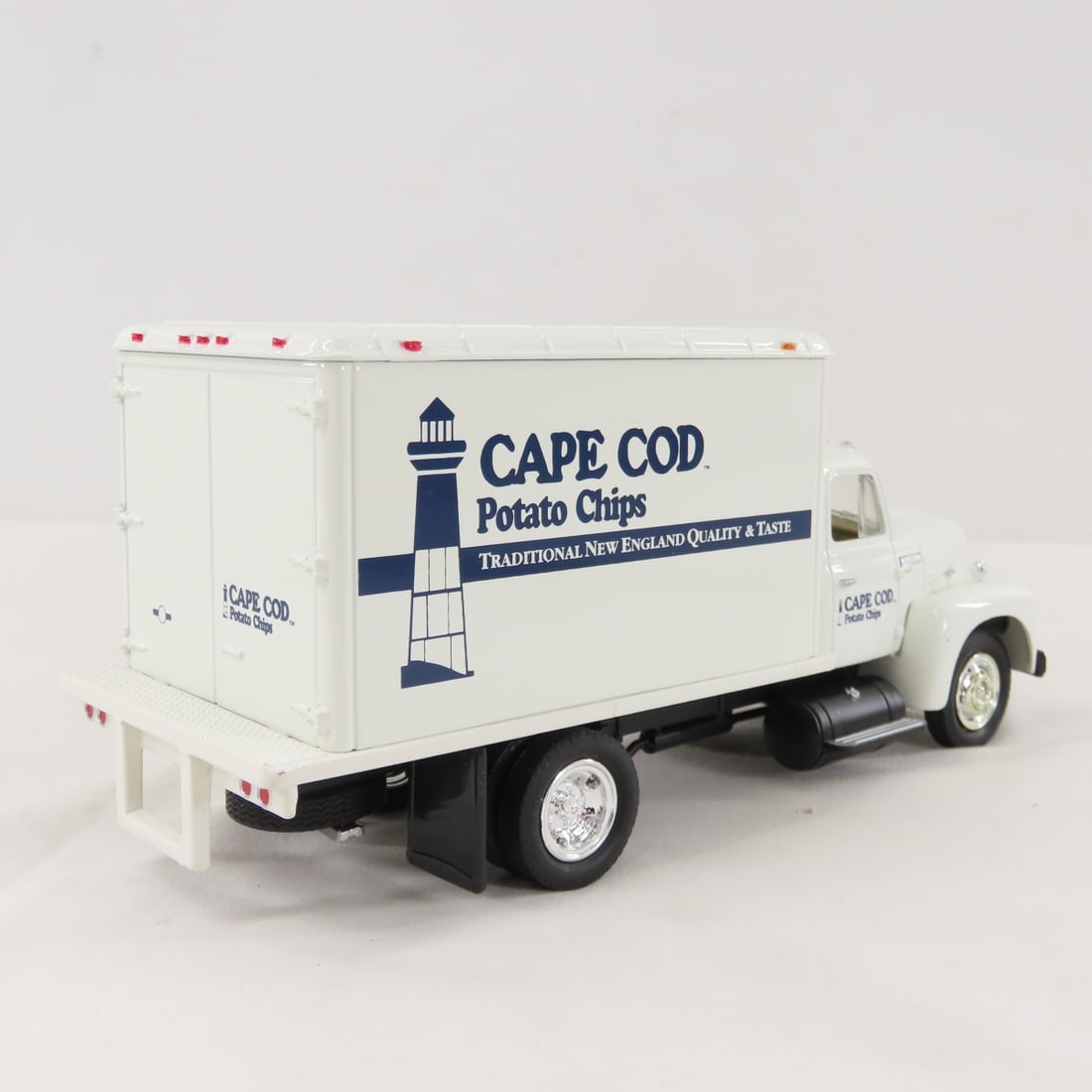 1st Gear Cape Cod 1957 INTL R190 w/Dry Goods Van - 5
