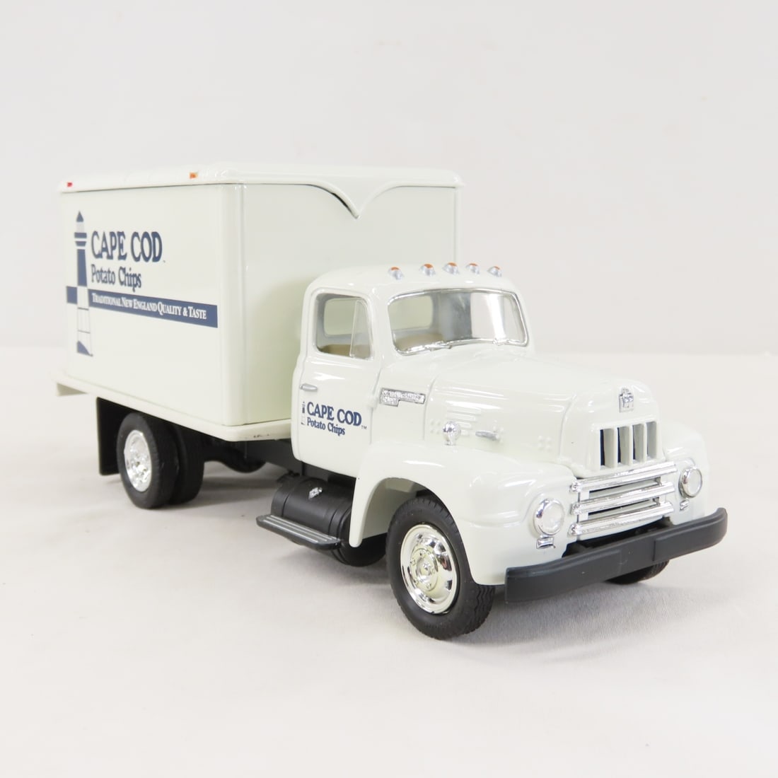 1st Gear Cape Cod 1957 INTL R190 w/Dry Goods Van - 7