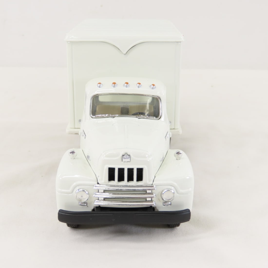 1st Gear Cape Cod 1957 INTL R190 w/Dry Goods Van - 8