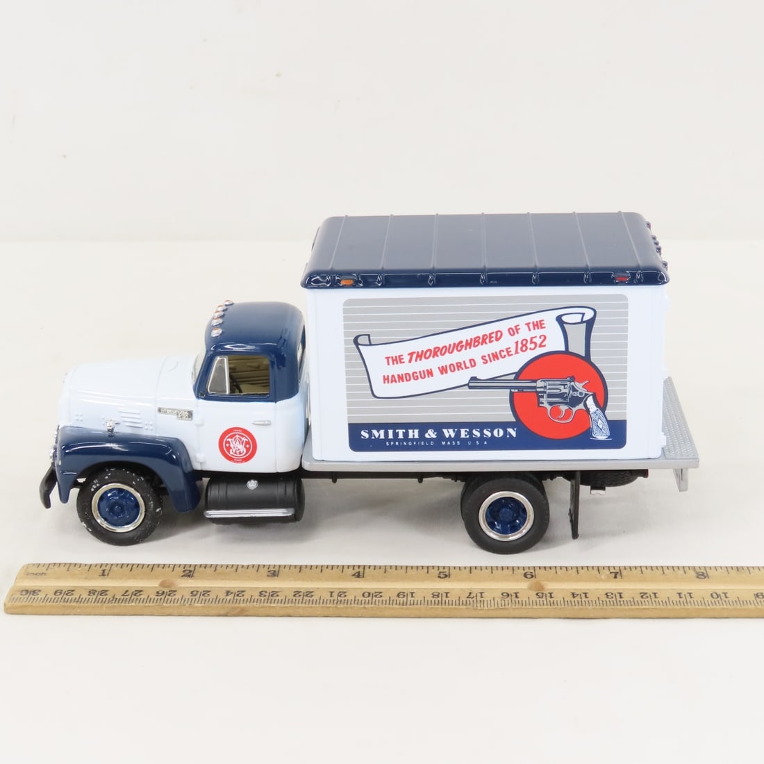 1st Gear 1:34 S&W 1957 INTL R190 w/Dry Goods Van - 2