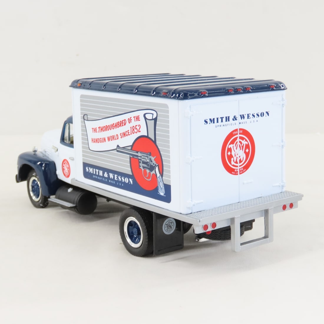 1st Gear 1:34 S&W 1957 INTL R190 w/Dry Goods Van - 3