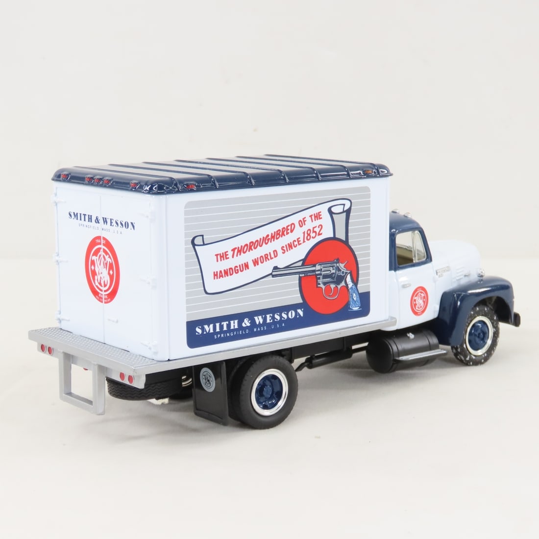 1st Gear 1:34 S&W 1957 INTL R190 w/Dry Goods Van - 5
