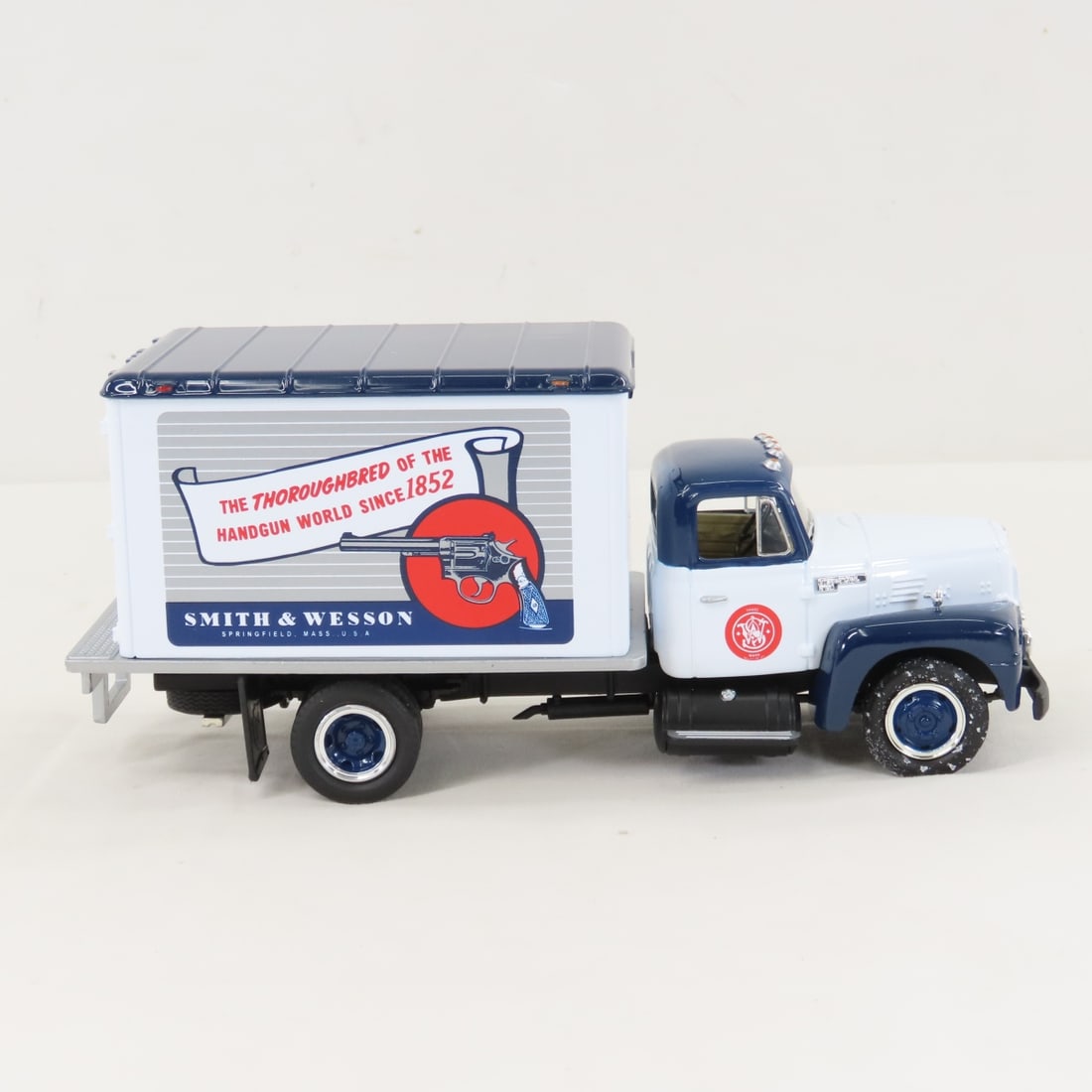 1st Gear 1:34 S&W 1957 INTL R190 w/Dry Goods Van - 6