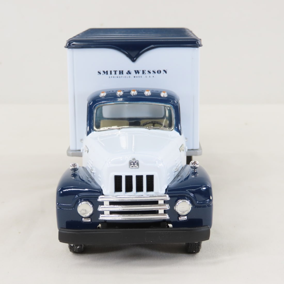 1st Gear 1:34 S&W 1957 INTL R190 w/Dry Goods Van - 8