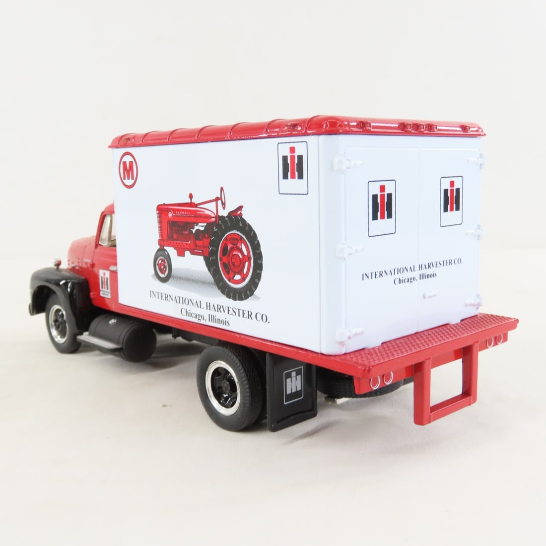 1st Gear Farmall 'M' 1957 INTL R190 Dry Goods Van - 3