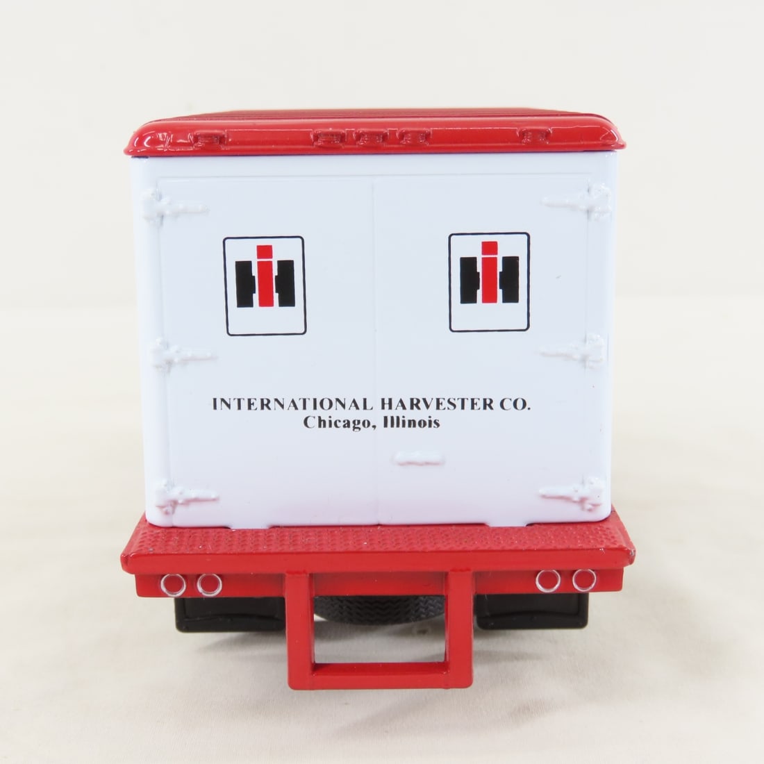 1st Gear Farmall 'M' 1957 INTL R190 Dry Goods Van - 4