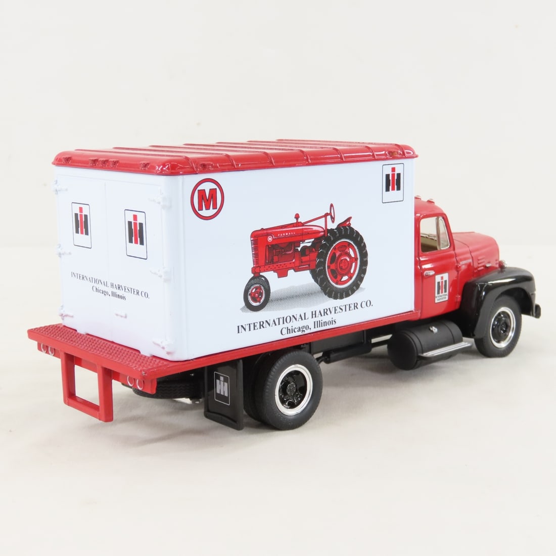1st Gear Farmall 'M' 1957 INTL R190 Dry Goods Van - 5