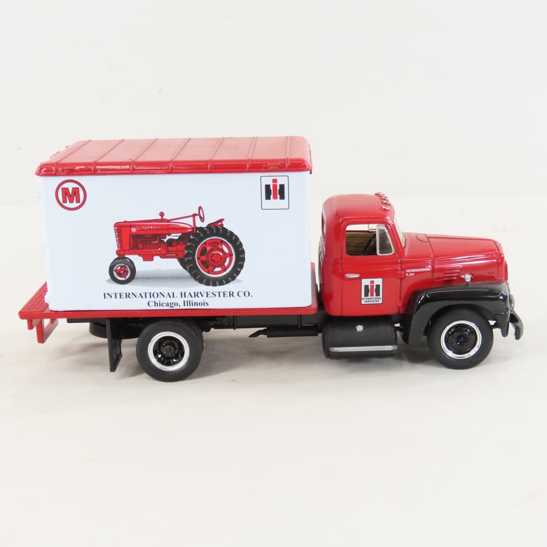 1st Gear Farmall 'M' 1957 INTL R190 Dry Goods Van - 6