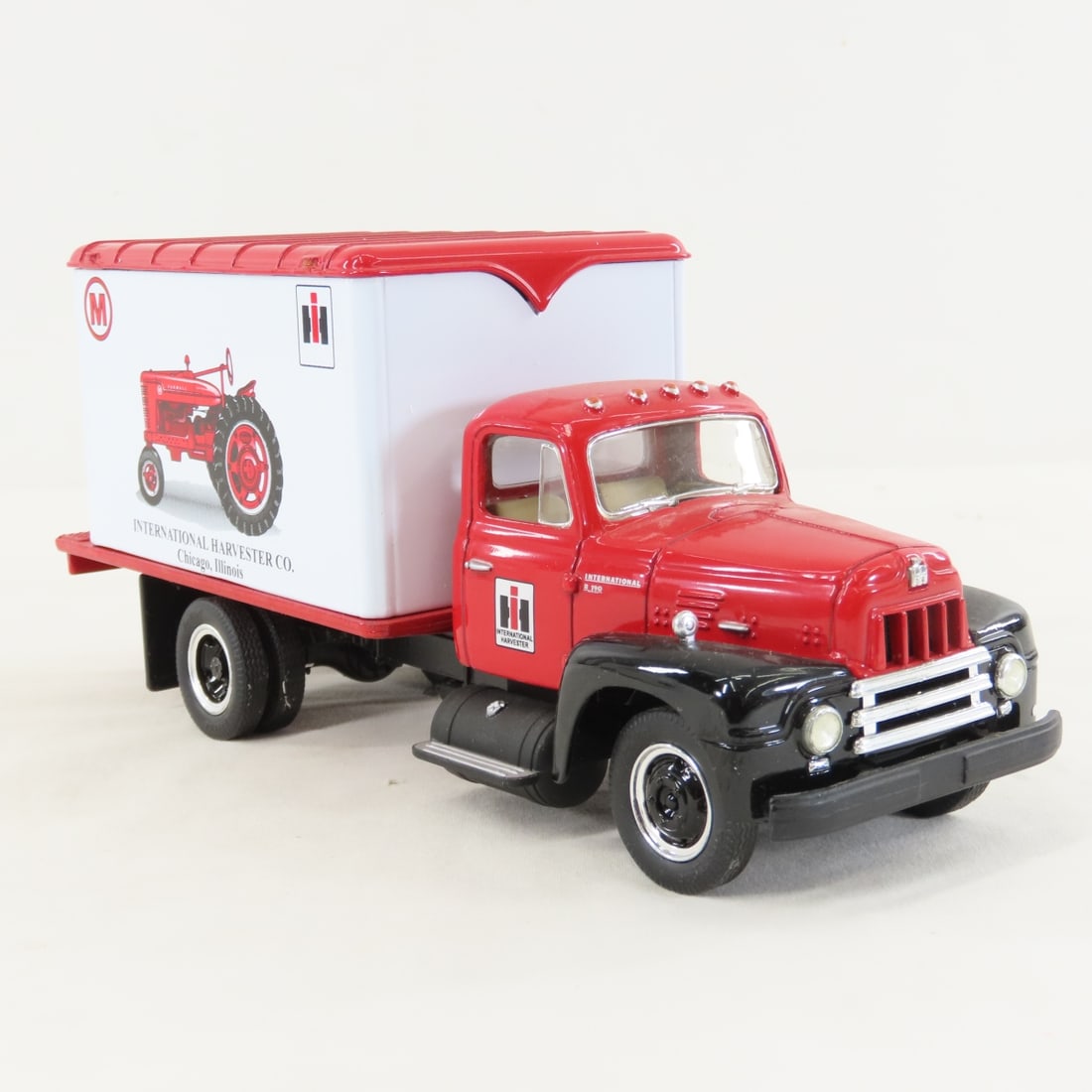 1st Gear Farmall 'M' 1957 INTL R190 Dry Goods Van - 7